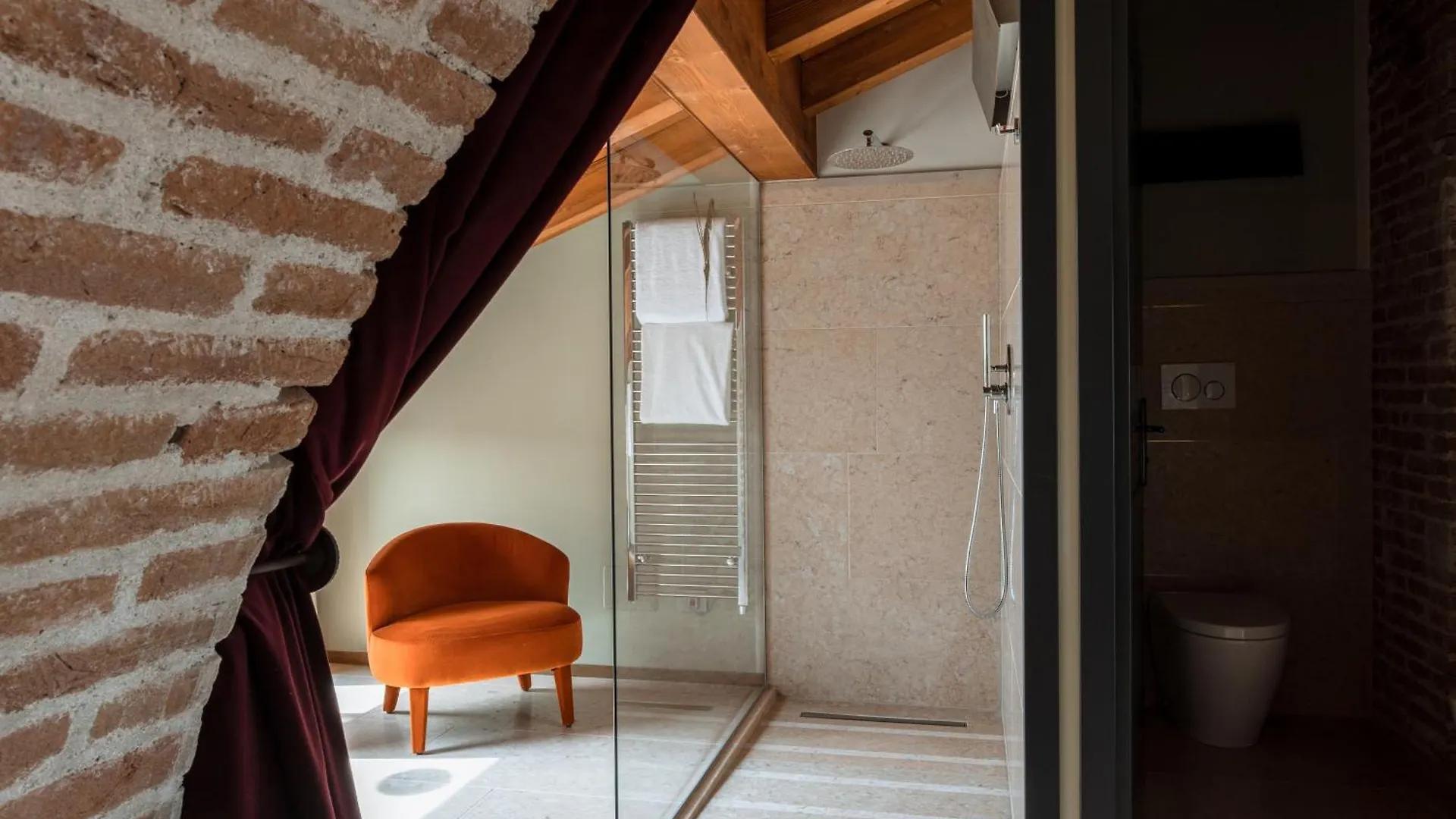 Pavillon Suite Peschiera del Garda 0*,  Italy