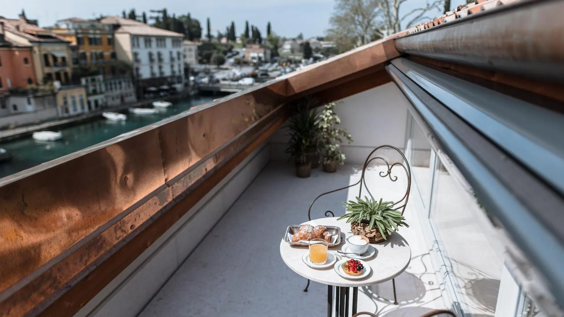 Hotel Pavillon Suite & Apartments Peschiera del Garda Italia