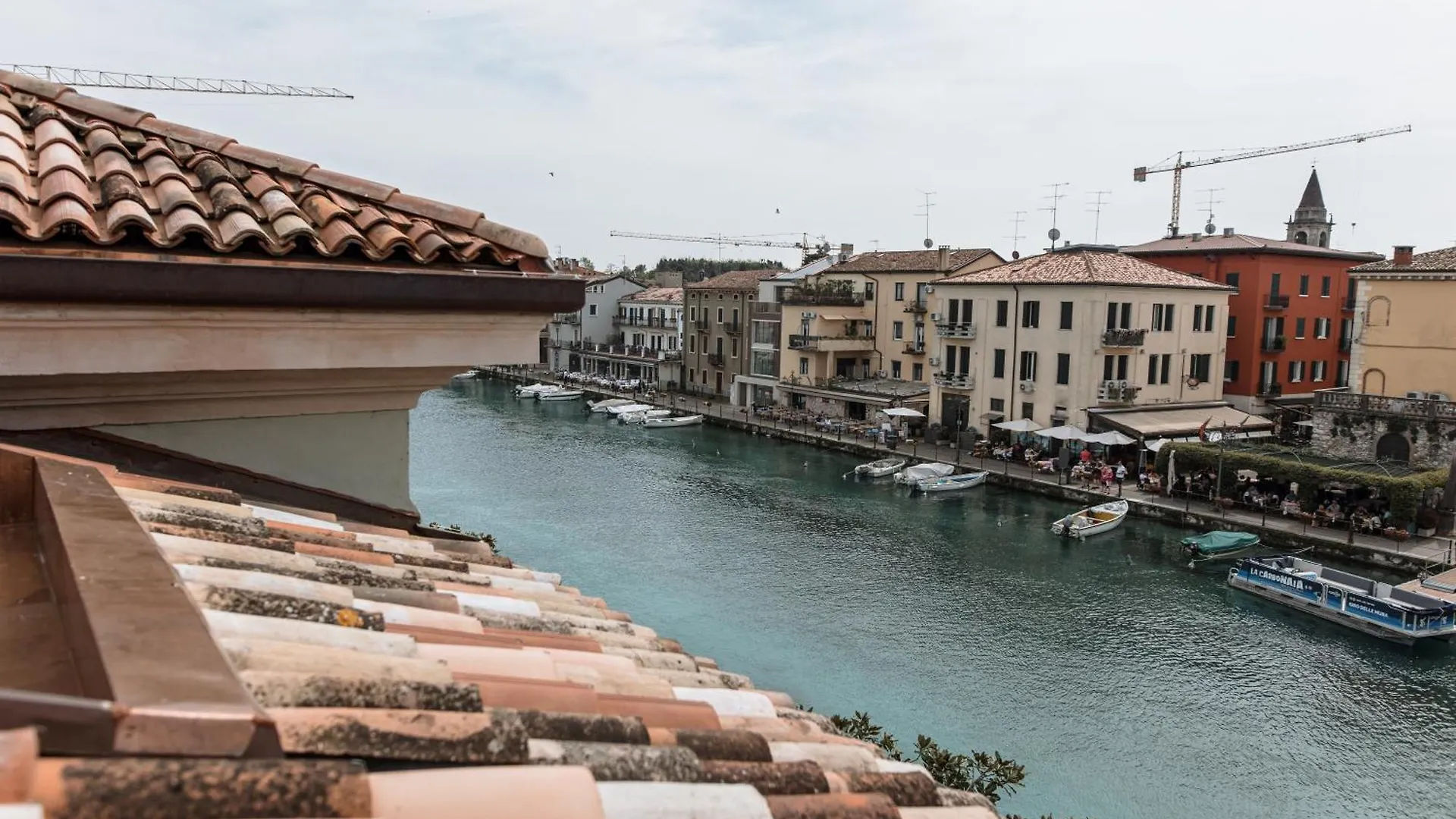 Pavillon Suite & Apartments Peschiera del Garda 0*,  Italia