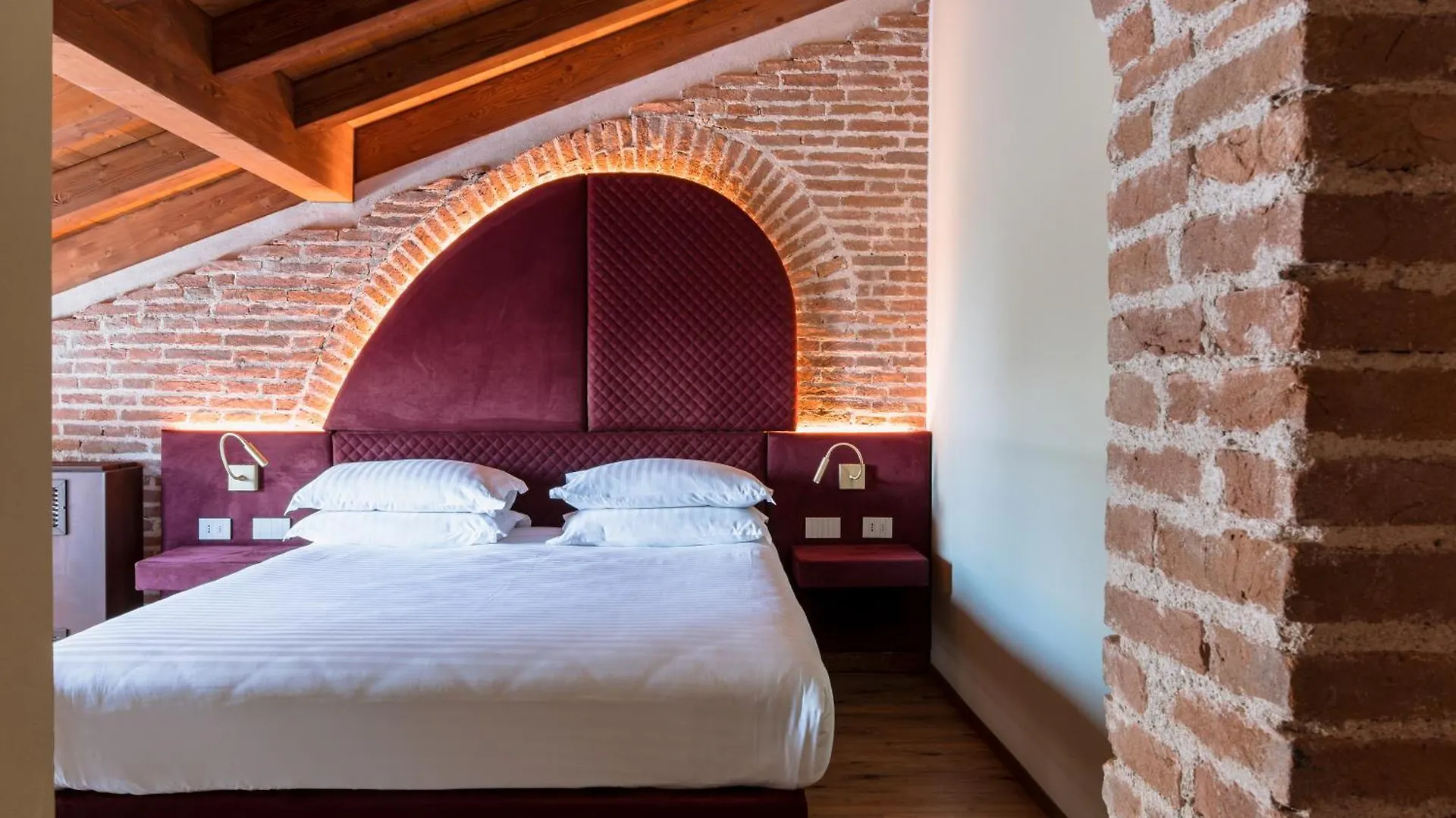 Pavillon Suite Peschiera del Garda Italy