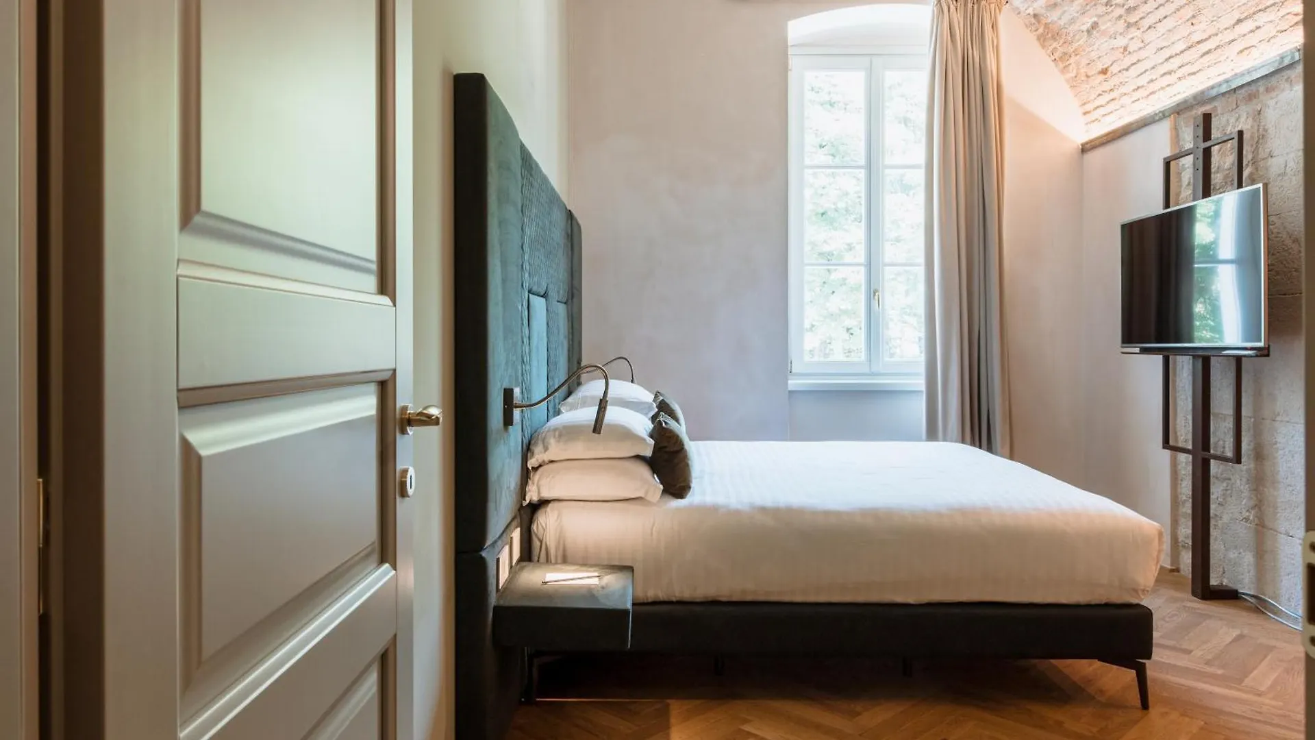 Pavillon Suite Peschiera del Garda Italy