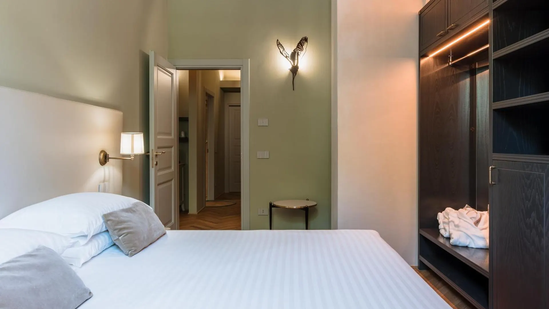 Pavillon Suite Peschiera del Garda 0*,  Italy