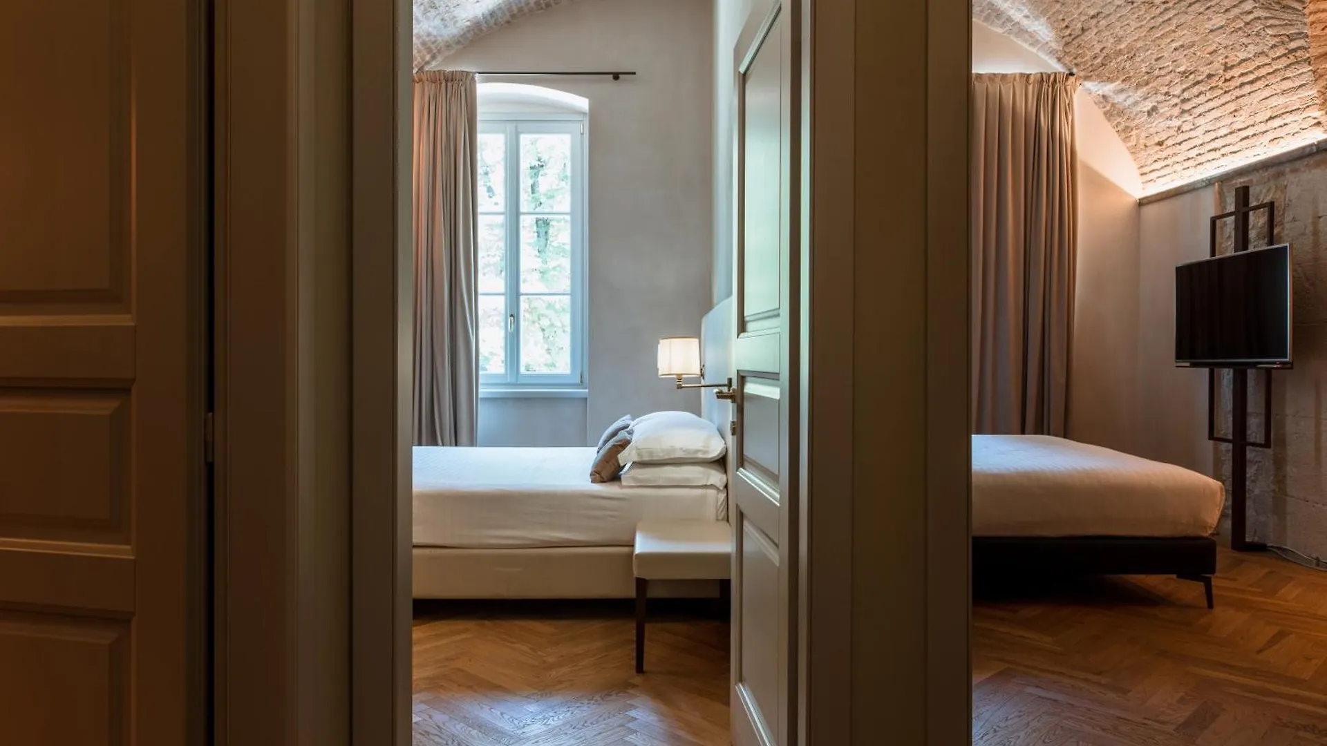 Pavillon Suite Peschiera del Garda 0*,