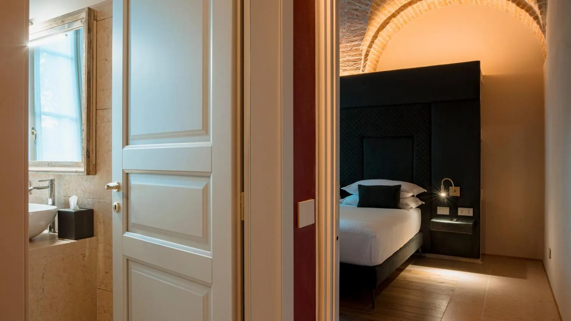 Pavillon Suite Peschiera del Garda 0*,