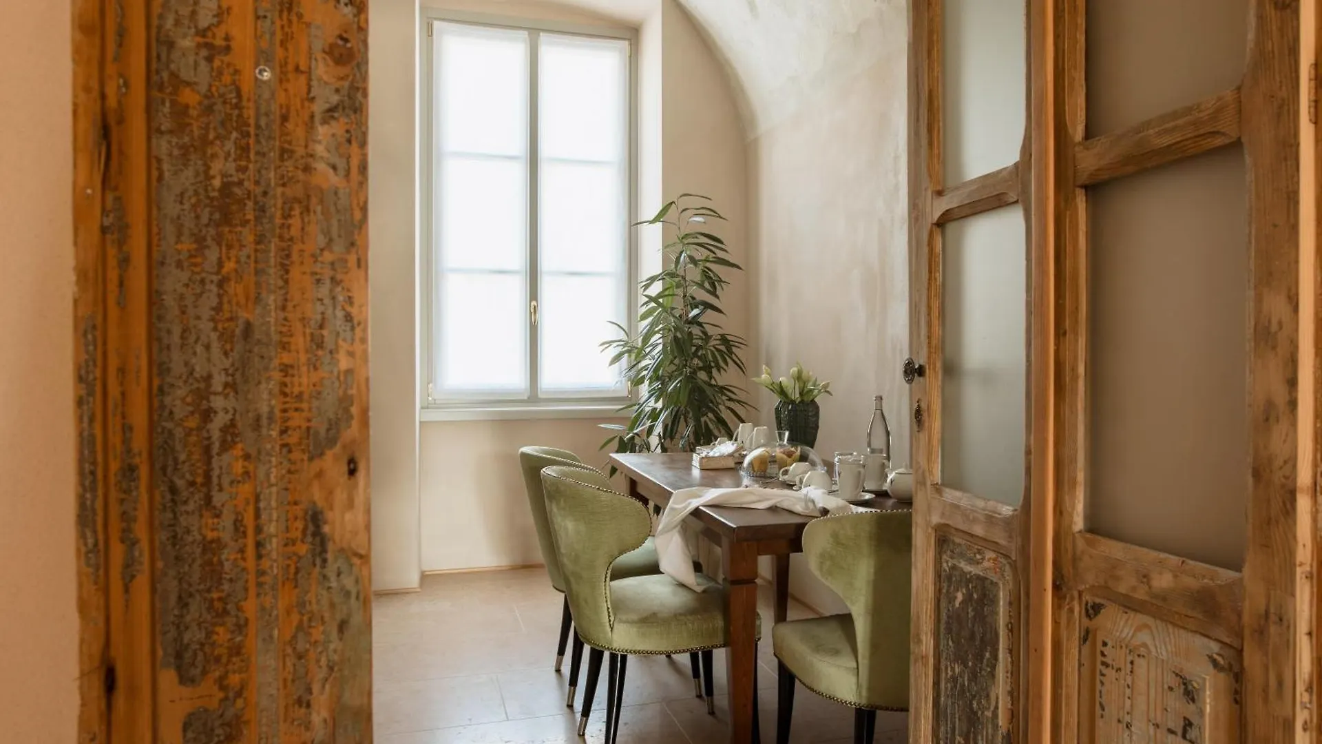 Pavillon Suite Peschiera del Garda 0*,  Italy