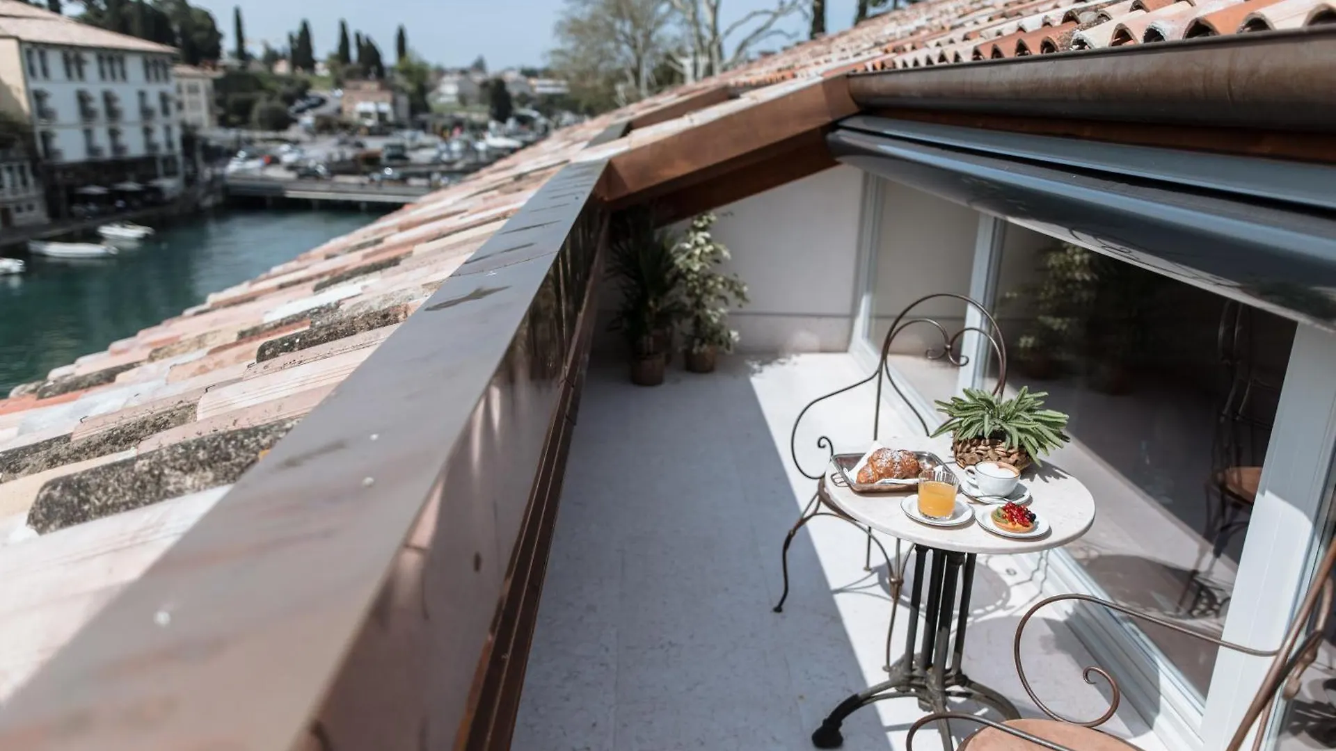 Pavillon Suite & Apartments Peschiera del Garda Hotel