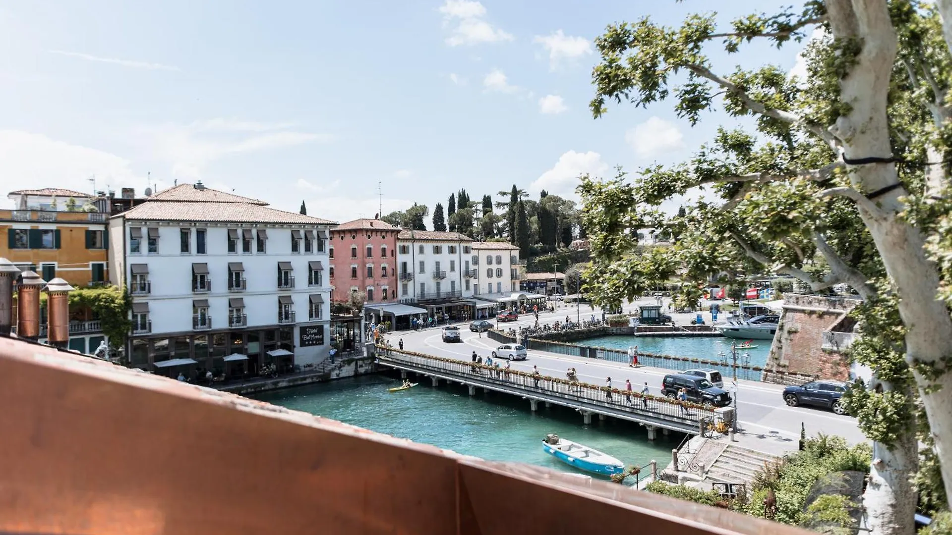 Pavillon Suite & Apartments Peschiera del Garda 0*,  Italy
